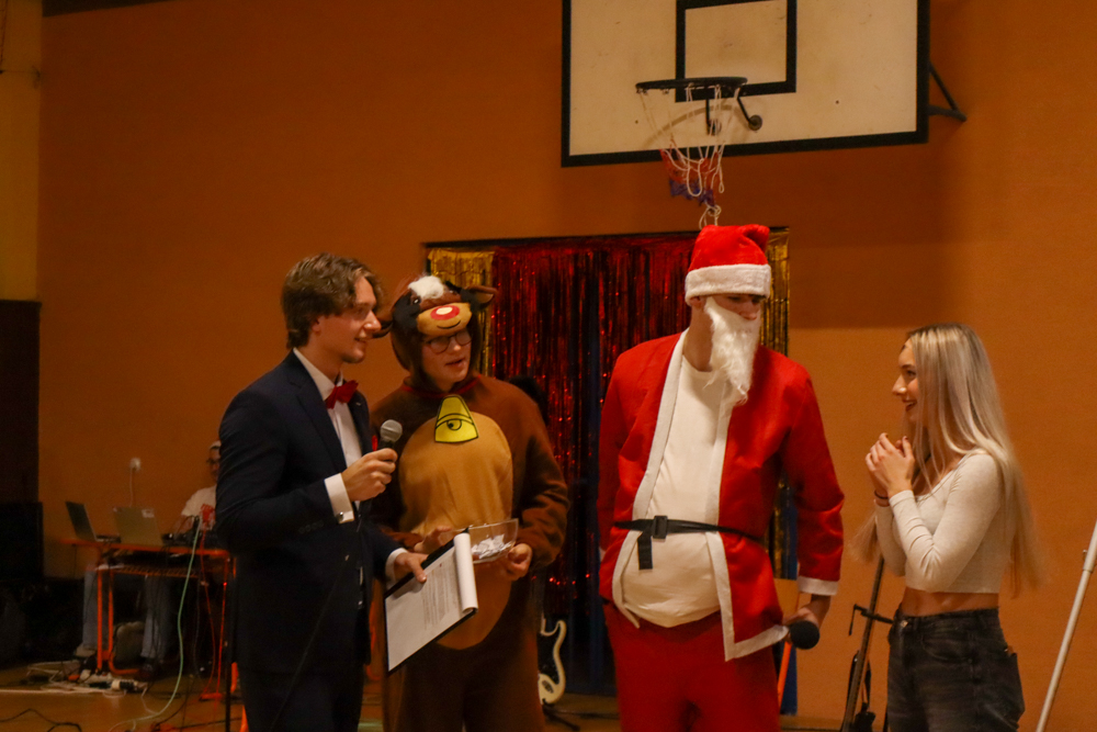 Mikulášska akcia - tanečné a akrobatické vystúpenia